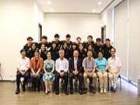 ServiChu、書院院務委員和老師與保良局朱敬文中學和香海正覺蓮社佛教正覺中學的嘉賓合照。